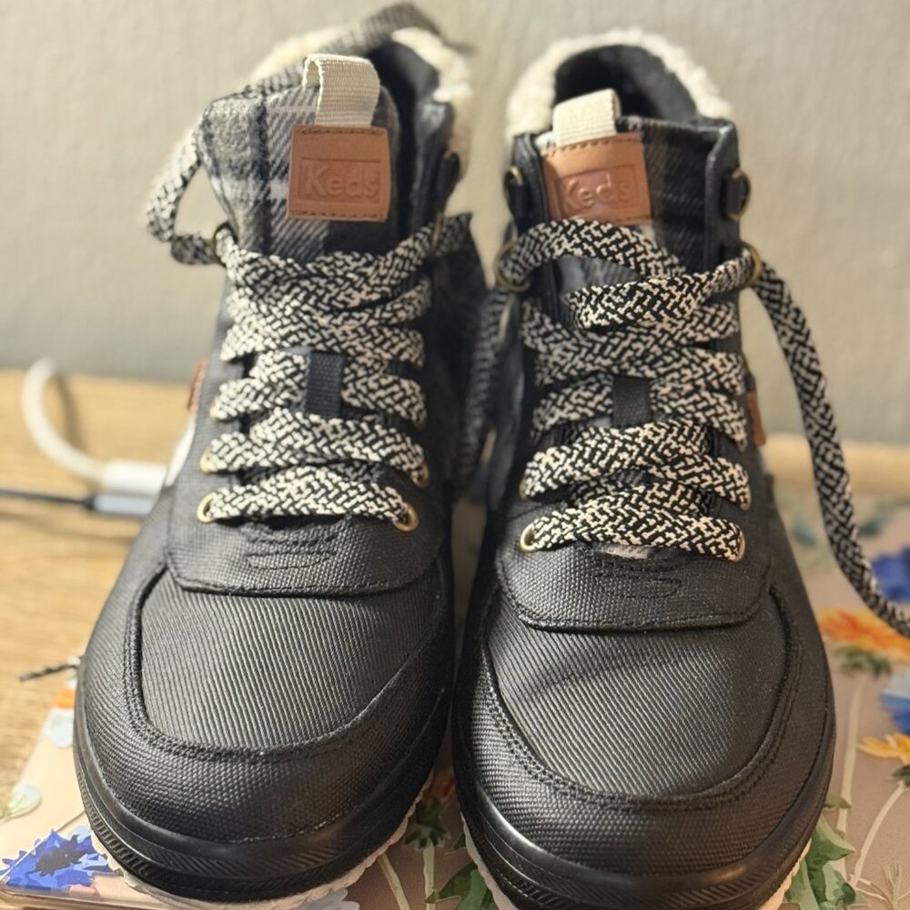 Keds White Lace-Up Sneakers – Women’s size 10